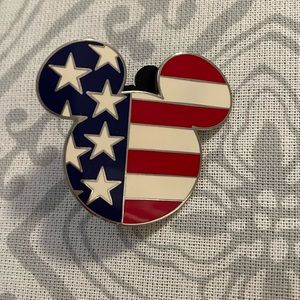 DISNEY PIN FLAG